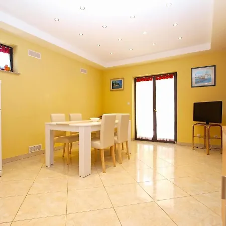 Puntizela 727 Daire Pula