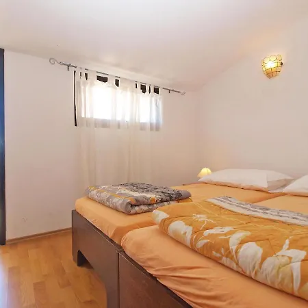 Puntizela 727 * Pula