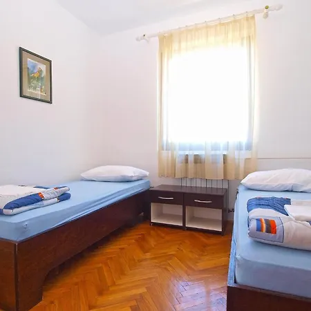 Puntizela 727 * Póla