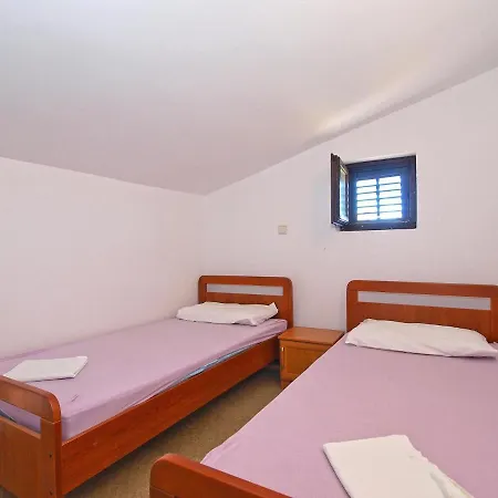 Puntizela 727 * Póla